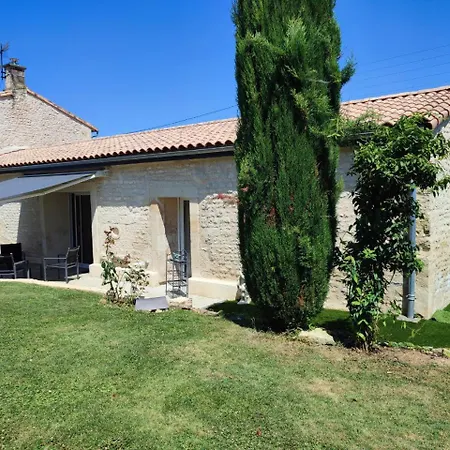 Holiday home Maison Des Hauts, Terre De Lavoirs *