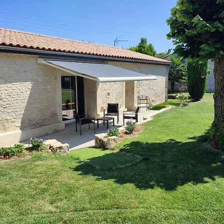 Maison Des Hauts, Terre De Lavoirs La Creche