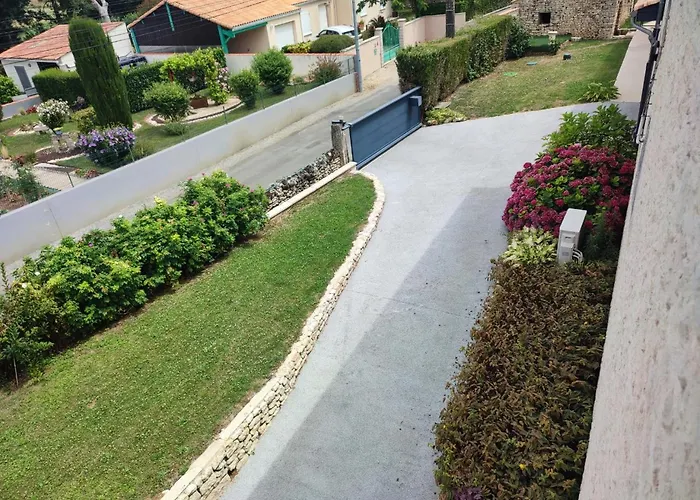 Maison Des Hauts, Terre De Lavoirs * La Creche